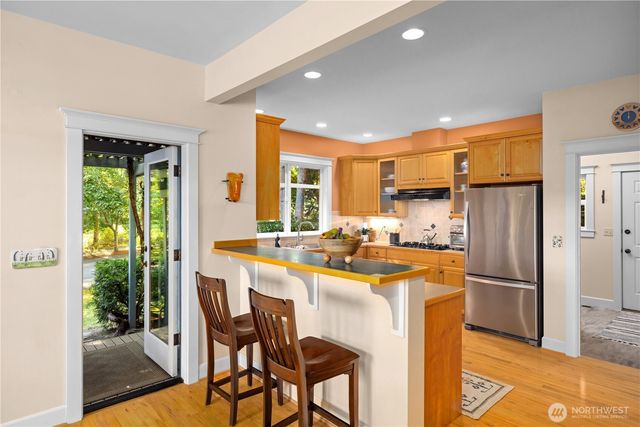 300 Bromley Place NW, Bainbridge Island, WA 98110