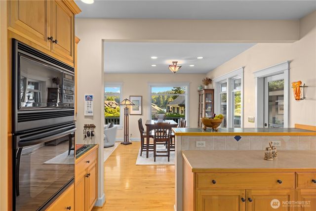 300 Bromley Place NW, Bainbridge Island, WA 98110