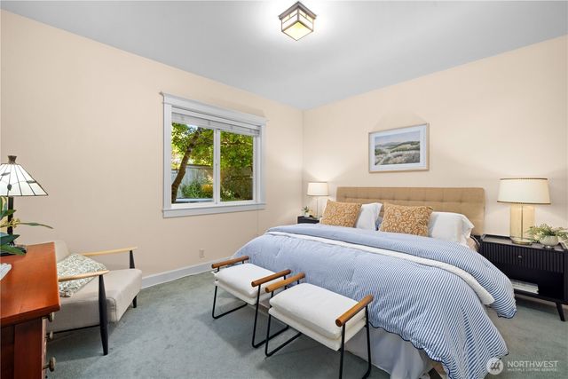 300 Bromley Place NW, Bainbridge Island, WA 98110