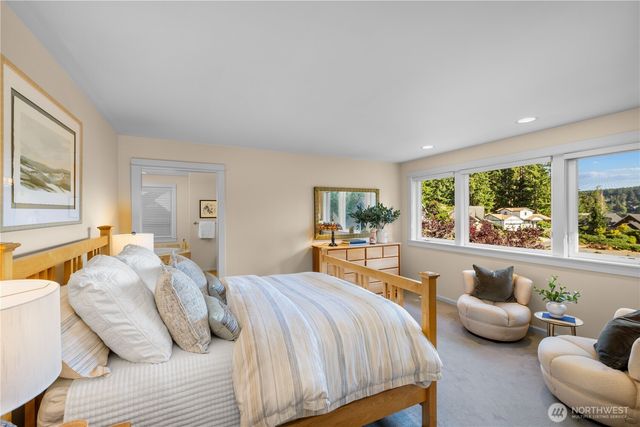 300 Bromley Place NW, Bainbridge Island, WA 98110