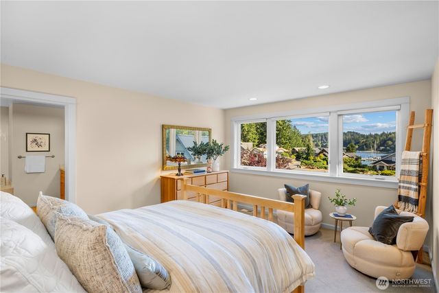 300 Bromley Place NW, Bainbridge Island, WA 98110