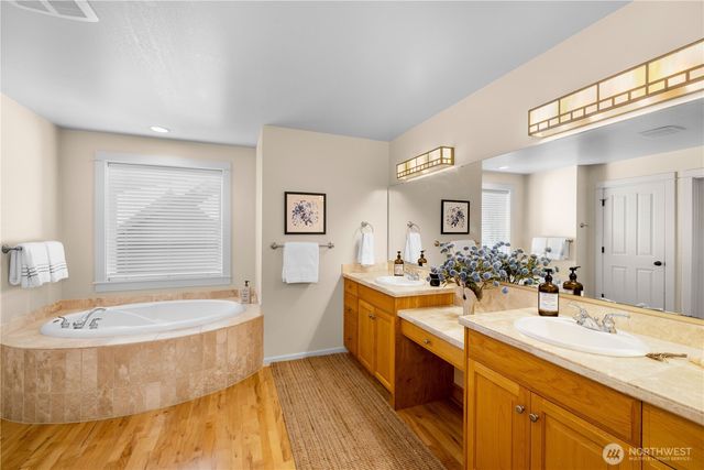 300 Bromley Place NW, Bainbridge Island, WA 98110
