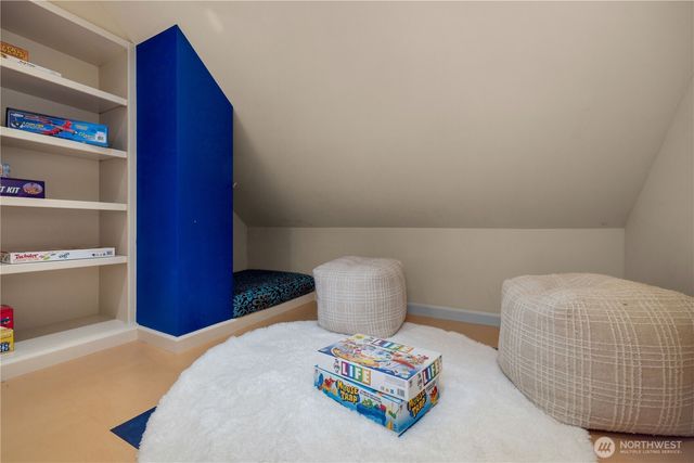 300 Bromley Place NW, Bainbridge Island, WA 98110