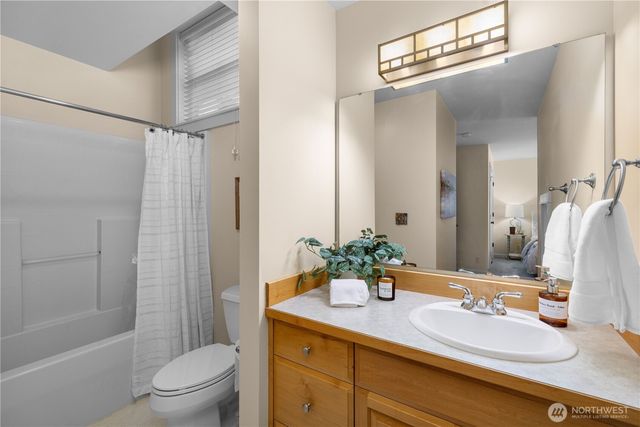 300 Bromley Place NW, Bainbridge Island, WA 98110