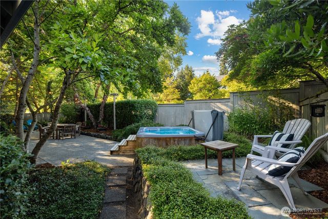 300 Bromley Place NW, Bainbridge Island, WA 98110
