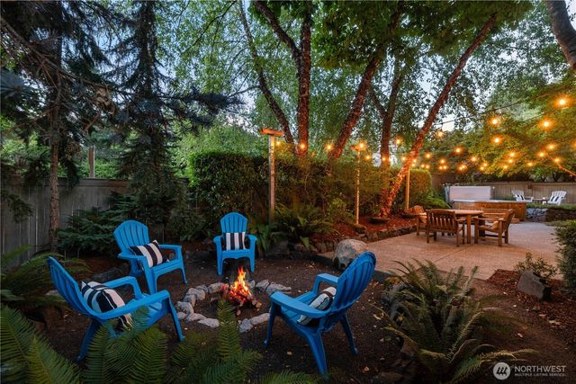 300 Bromley Place NW, Bainbridge Island, WA 98110