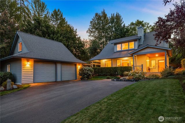 300 Bromley Place NW, Bainbridge Island, WA 98110