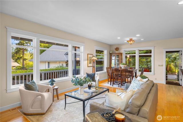 300 Bromley Place NW, Bainbridge Island, WA 98110