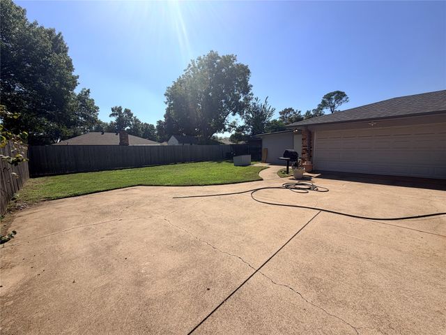 1620 Lexington Place, Bedford, TX 76022