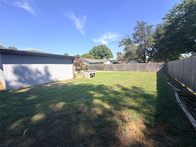 1620 Lexington Place, Bedford, TX 76022