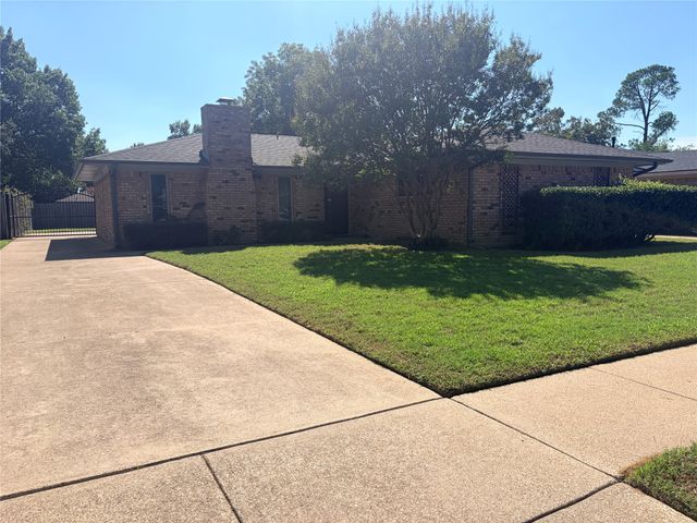 1620 Lexington Place, Bedford, TX 76022