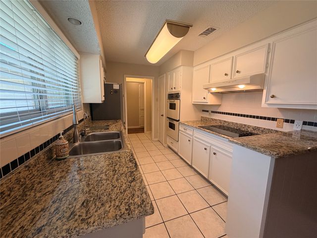 1620 Lexington Place, Bedford, TX 76022