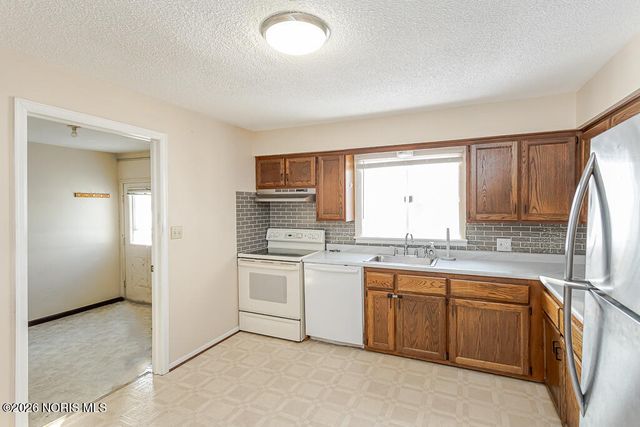 18133 Fostoria Road, Pemberville, OH 43450