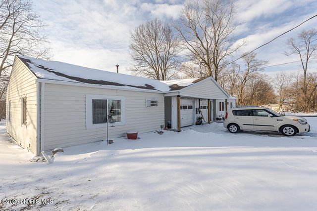 18133 Fostoria Road, Pemberville, OH 43450