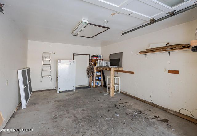 18133 Fostoria Road, Pemberville, OH 43450