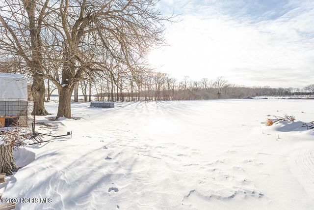 18133 Fostoria Road, Pemberville, OH 43450