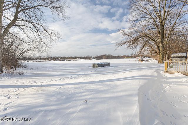 18133 Fostoria Road, Pemberville, OH 43450