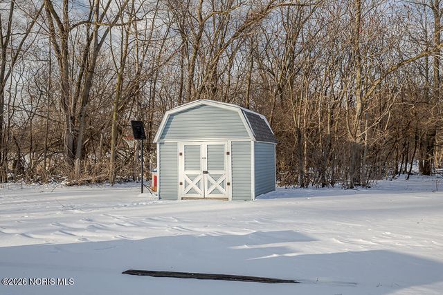 18133 Fostoria Road, Pemberville, OH 43450