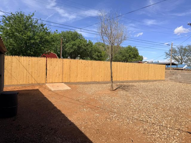 2320 N 3rd Street, Tahoka, TX 79373