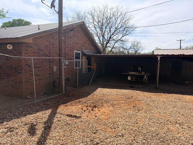 2320 N 3rd Street, Tahoka, TX 79373
