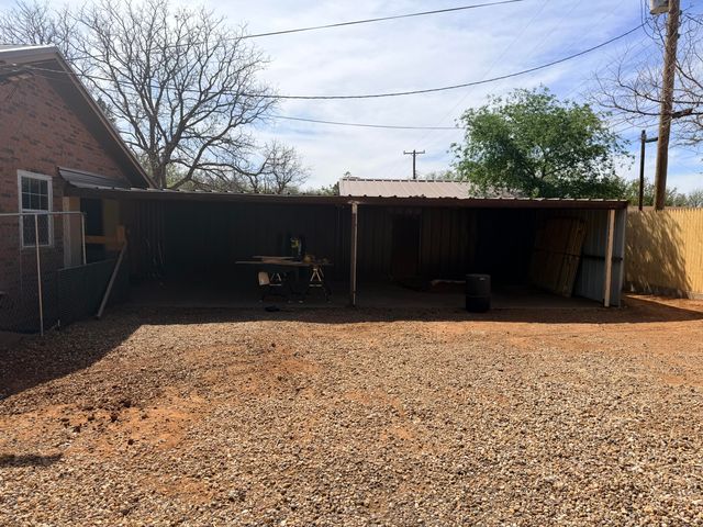 2320 N 3rd Street, Tahoka, TX 79373