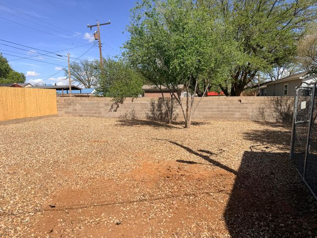2320 N 3rd Street, Tahoka, TX 79373