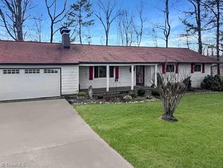 344 Knollwood Drive, Wilkesboro, NC 28697