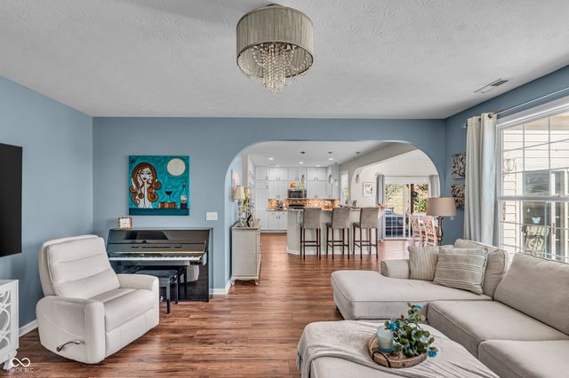 3413 Roundlake Lane, Whitestown, IN 46075