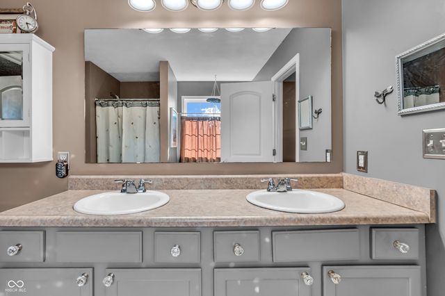 3413 Roundlake Lane, Whitestown, IN 46075