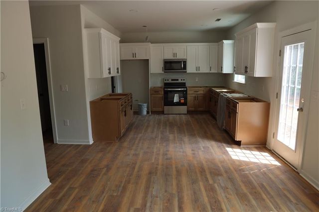 4533 Baux Mountain Road, Winston-salem, NC 27105