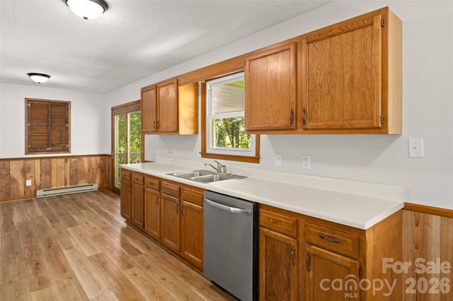 33 Baker Drive, Asheville, NC 28806