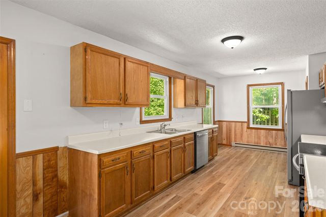 33 Baker Drive, Asheville, NC 28806