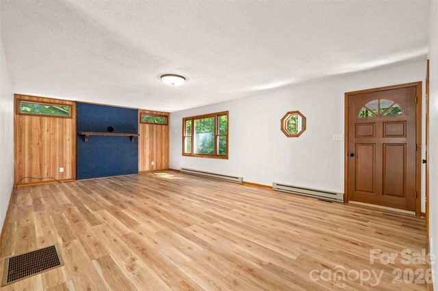 33 Baker Drive, Asheville, NC 28806