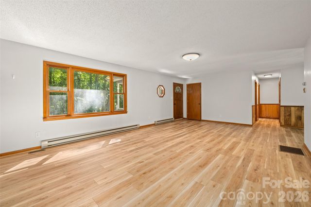 33 Baker Drive, Asheville, NC 28806