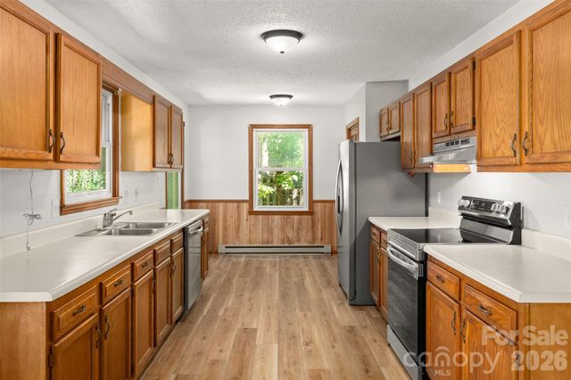 33 Baker Drive, Asheville, NC 28806