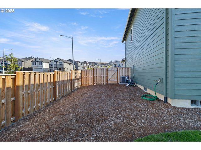 2458 Ne SWEETWATER Rd, Estacada, OR 97023