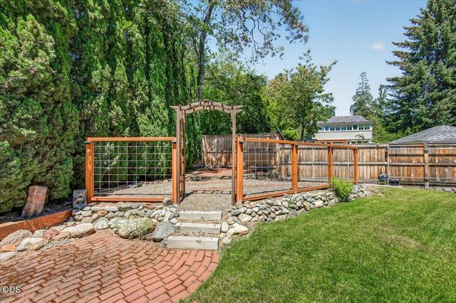 117 High Street, Ashland, OR 97520