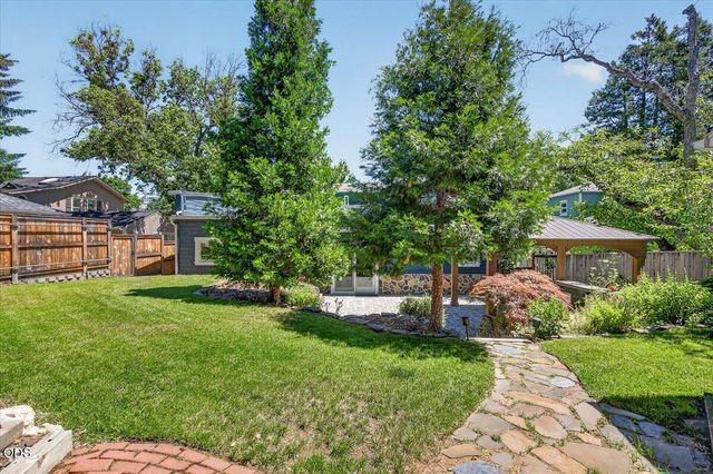 117 High Street, Ashland, OR 97520