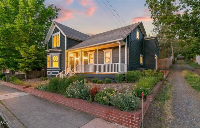 117 High Street, Ashland, OR 97520