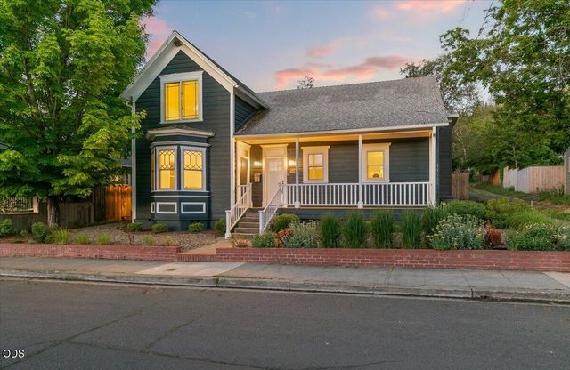 117 High Street, Ashland, OR 97520