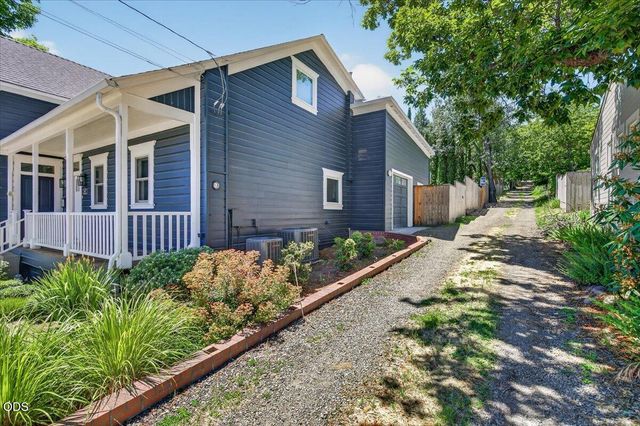 117 High Street, Ashland, OR 97520