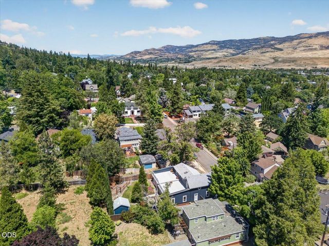117 High Street, Ashland, OR 97520