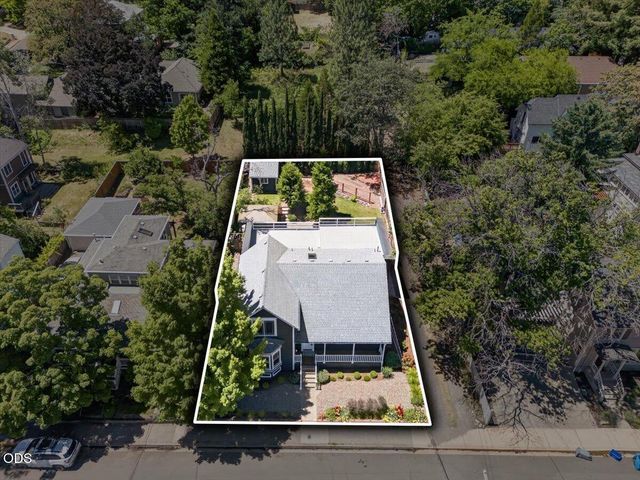 117 High Street, Ashland, OR 97520