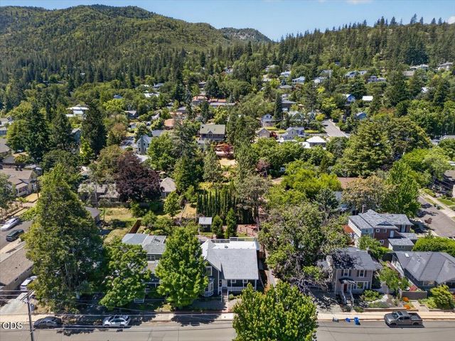 117 High Street, Ashland, OR 97520