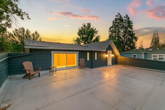 117 High Street, Ashland, OR 97520