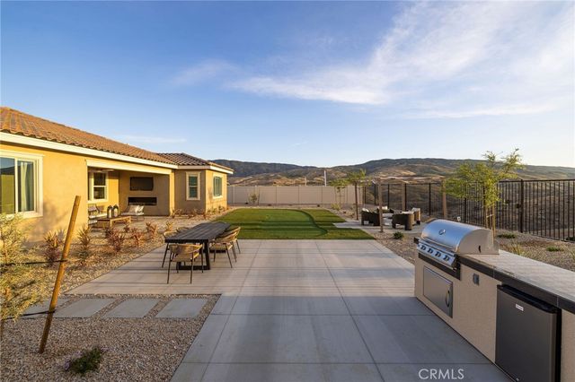 4064 Saddle Drive, Palmdale, CA 93551