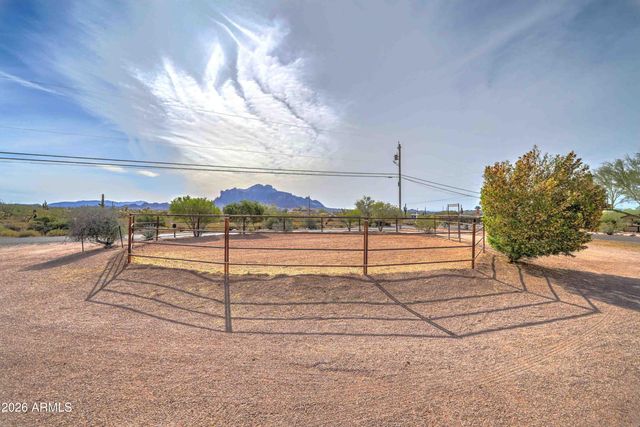 4642 N TOMAHAWK Road, Apache Junction, AZ 85119