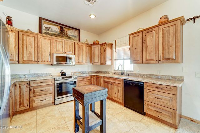 4642 N TOMAHAWK Road, Apache Junction, AZ 85119