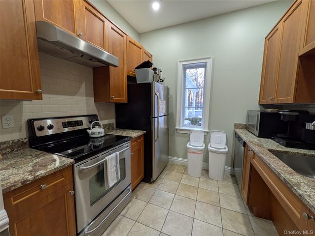 100 Woodcrest Lane 102, Mount Kisco, NY 10549