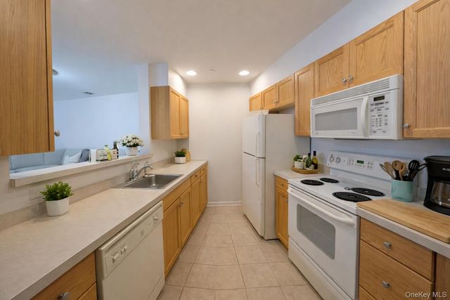 100 Woodcrest Lane 102, Mount Kisco, NY 10549